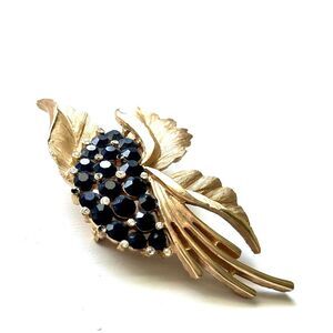 Vintage Crown Trifari Gold Tone Brooch with Black Crystal Rhinestones
